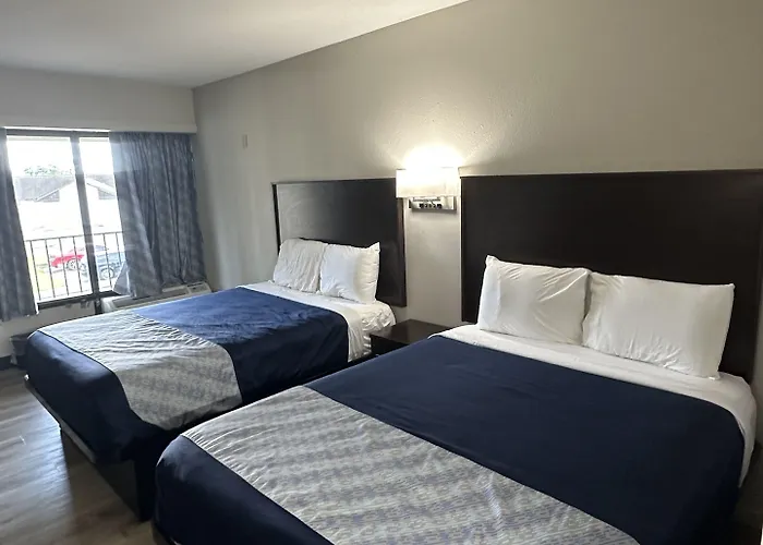 Oakwood Inn