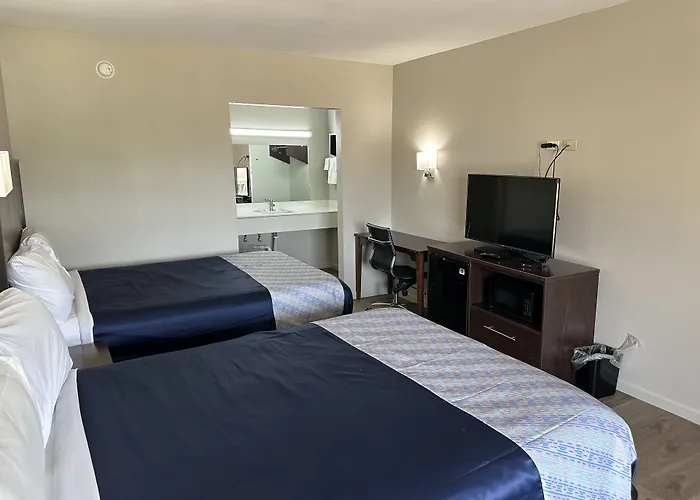 Oakwood Inn